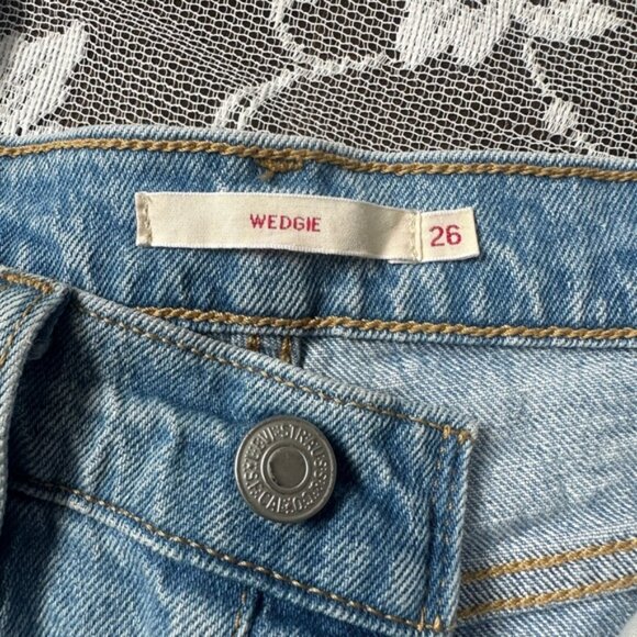 Levi's Wedgie Jeans Light Wash Blue Sz 26 - Picture 4 of 10